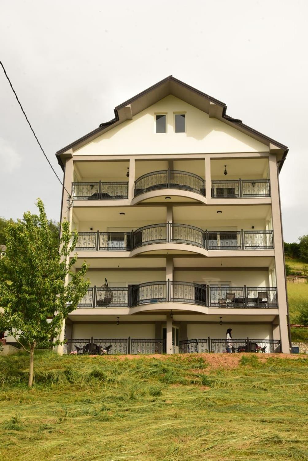 Lmm Apartmani พลาฟ ภายนอก รูปภาพ